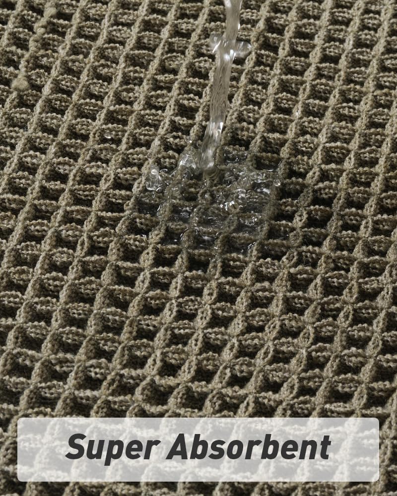 AMOAMI waffle texture close-up showcases fast water absorption and floor protection.