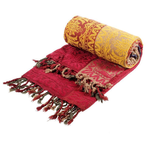 Amorus chenille throw blanket on sofa for all-season warmth