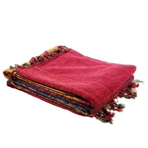 Amorus easy-care blanket remains color-rich after machine washing