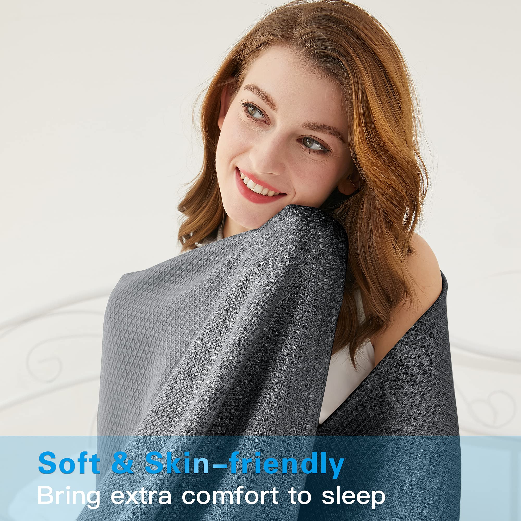 AmyHomie lightweight blanket ideal for travel and lounging.