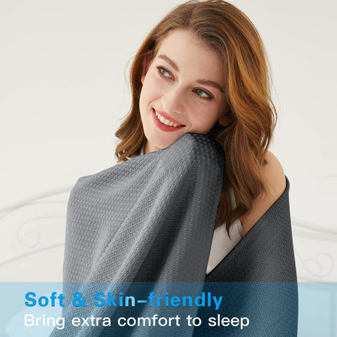 AmyHomie lightweight blanket ideal for travel and lounging.