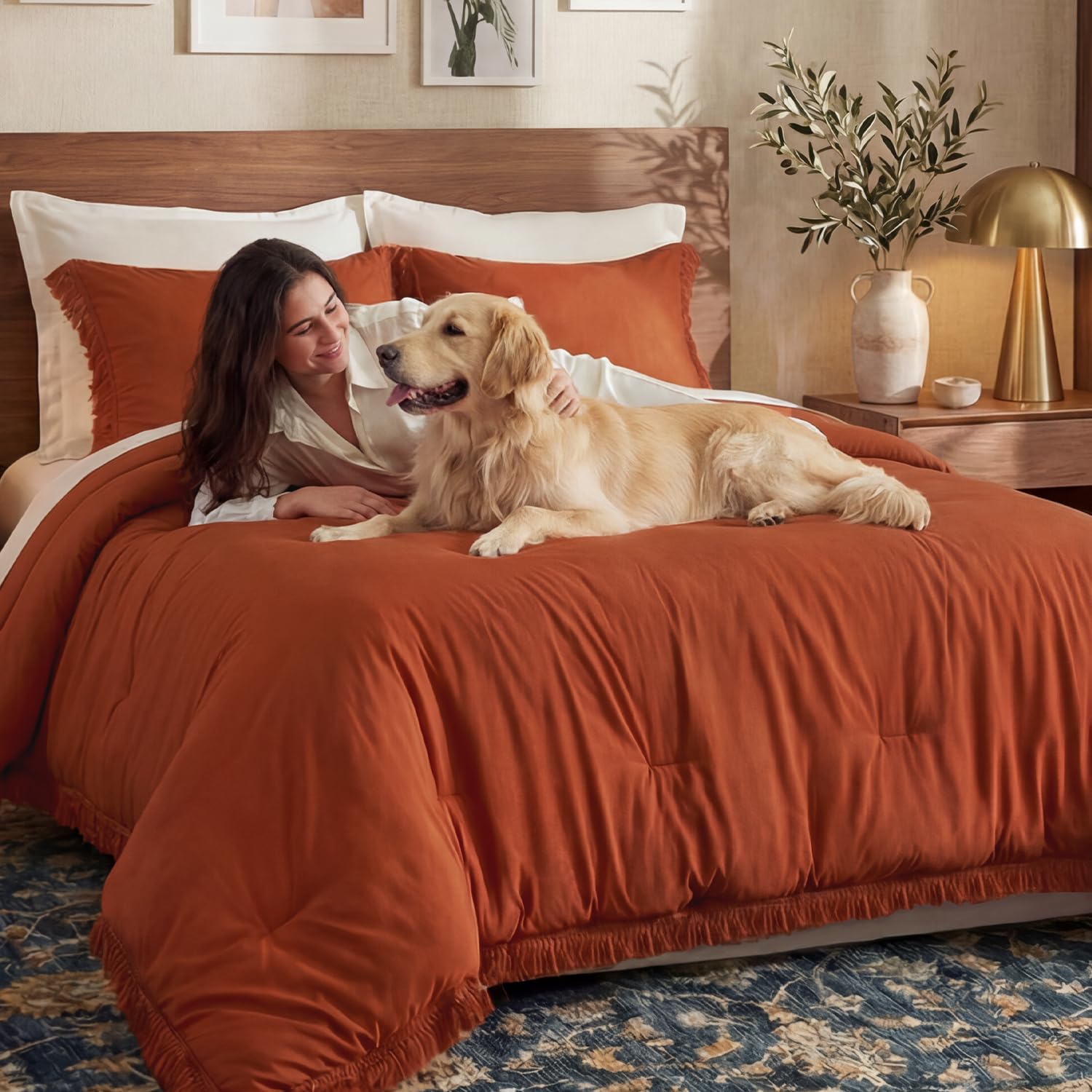 Andency bedroom ambiance with terracotta tones and tassels