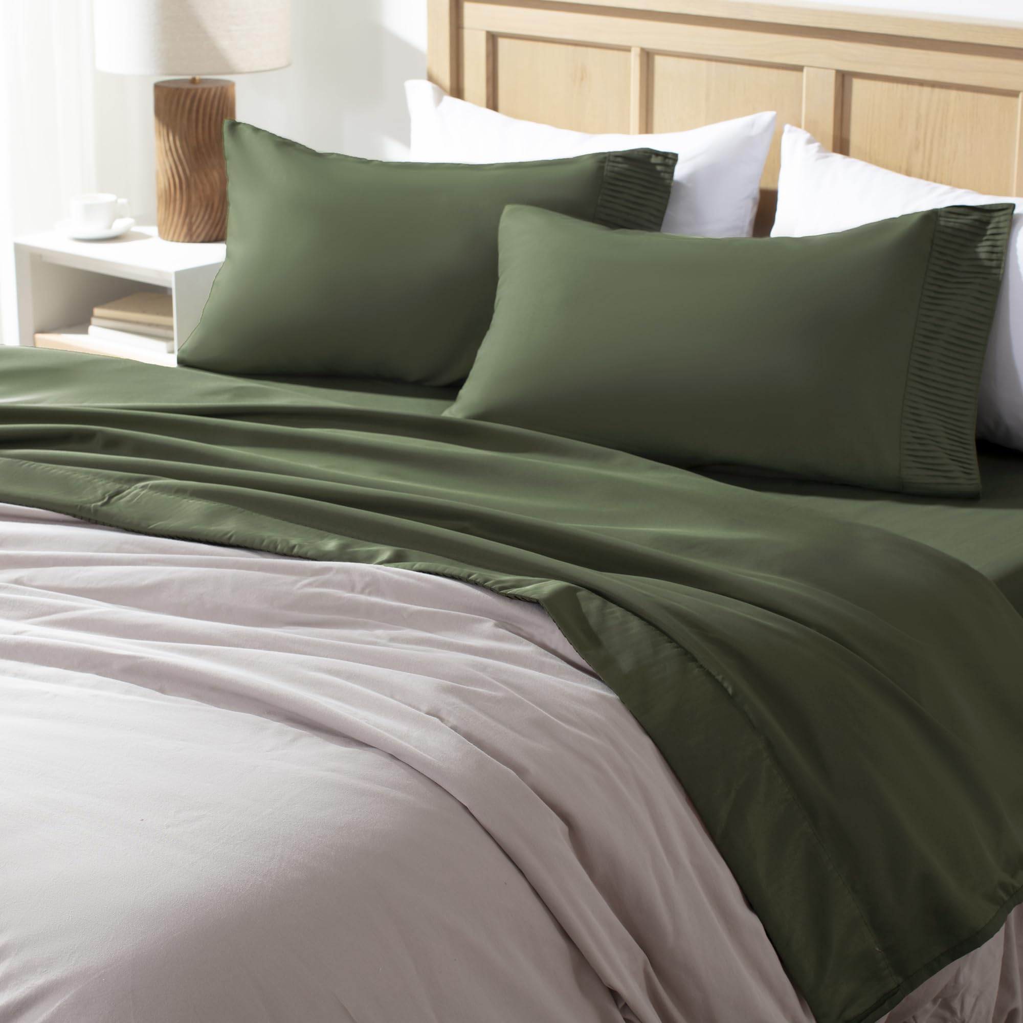Andency Queen Sheet Set shows complete 4-piece layout with flat, fitted, and pillowcases.