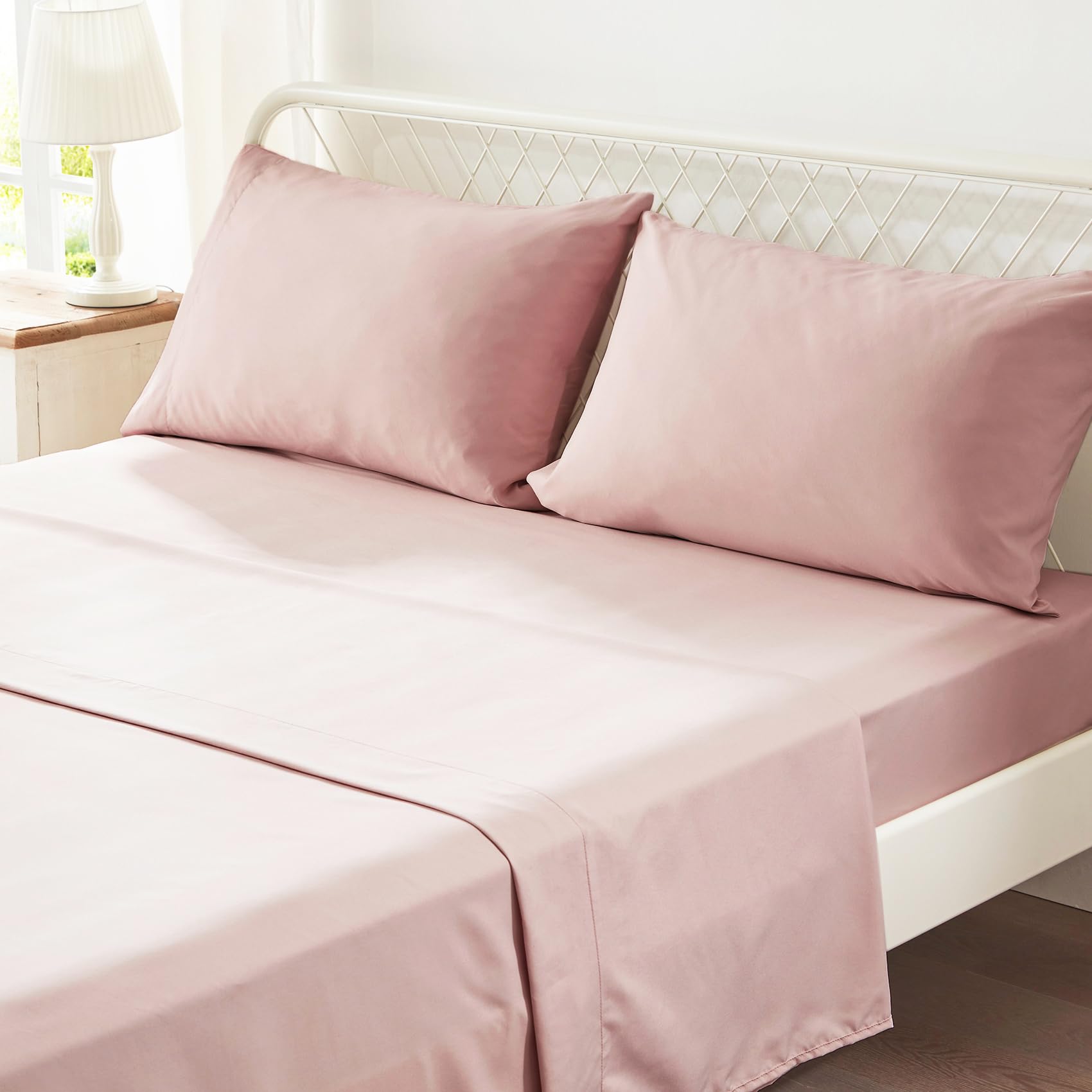 Anluoer pillow shams 20x26 complement the pink bedding.
