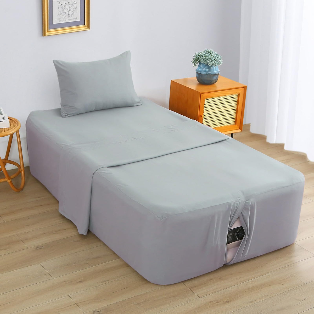 Antranfour air mattress sheet with inflation opening for quick setup and adjustments.