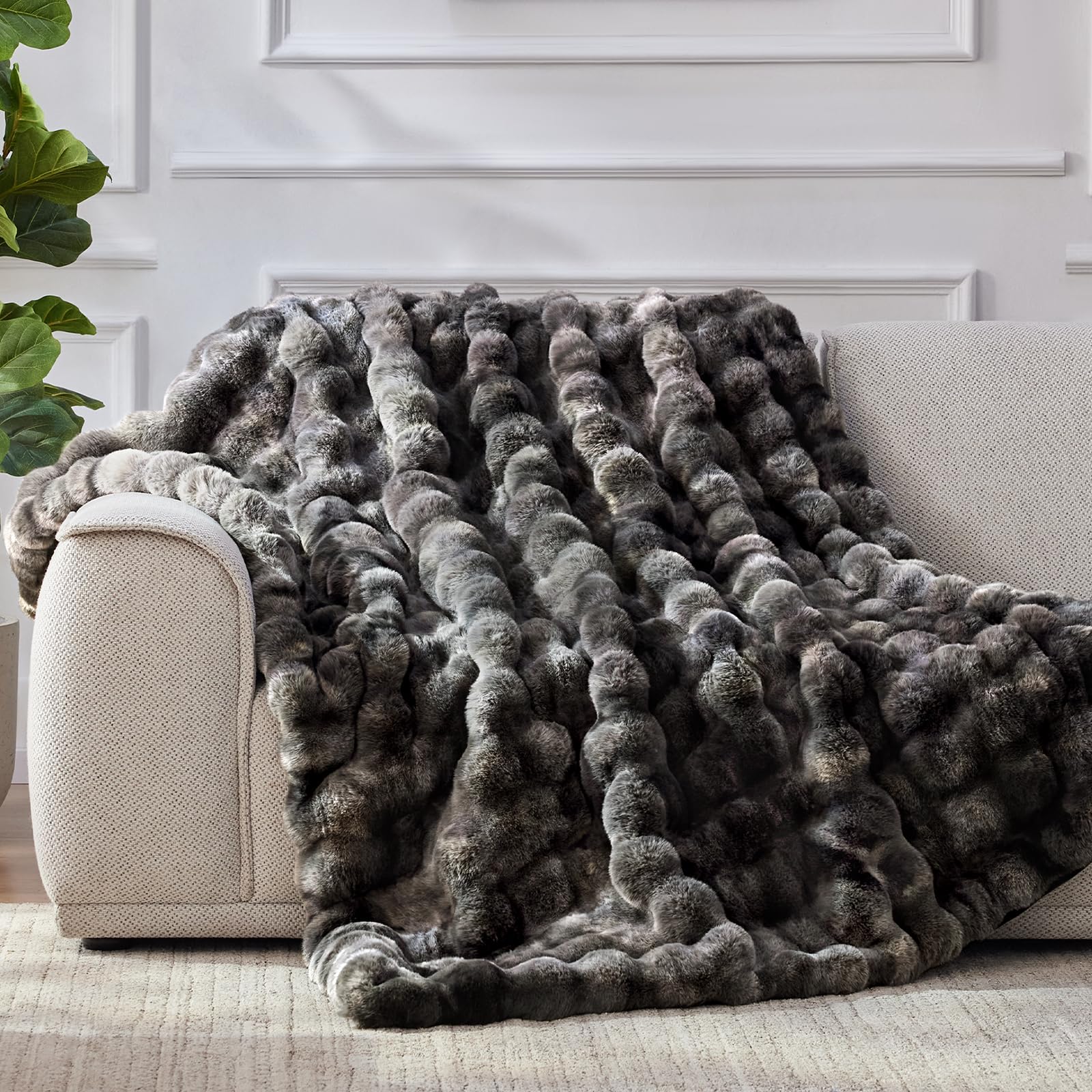 Anysay faux fur throw blanket with facecloth side for breathable comfort.