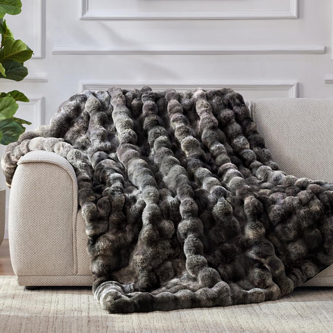 Anysay faux fur throw blanket with facecloth side for breathable comfort.