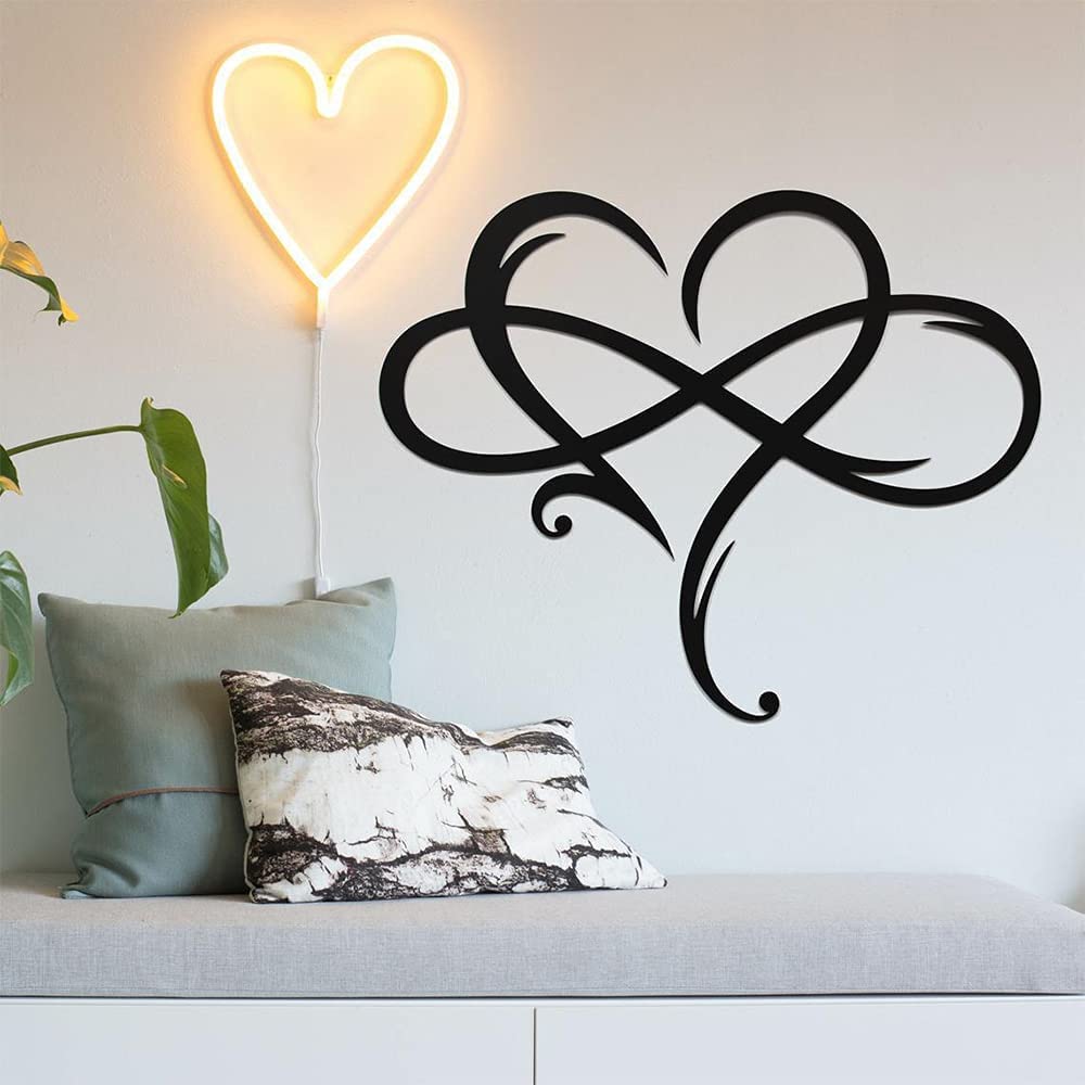 AOOLVY infinity heart metal art detail—intricate design that catches the eye.