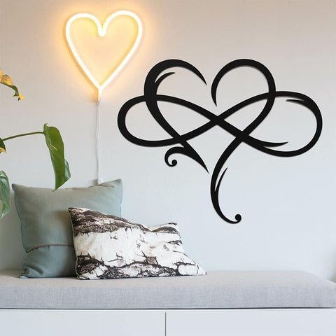 AOOLVY infinity heart metal art detail—intricate design that catches the eye.