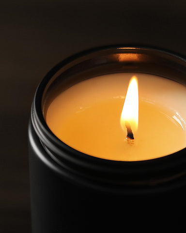 AOOVOO Cotton wick close-up emphasizes clean burn and steady fragrance.