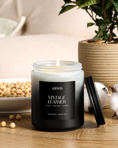 AOOVOO sandalwood-oud candle for relaxing masculine ambiance at home.