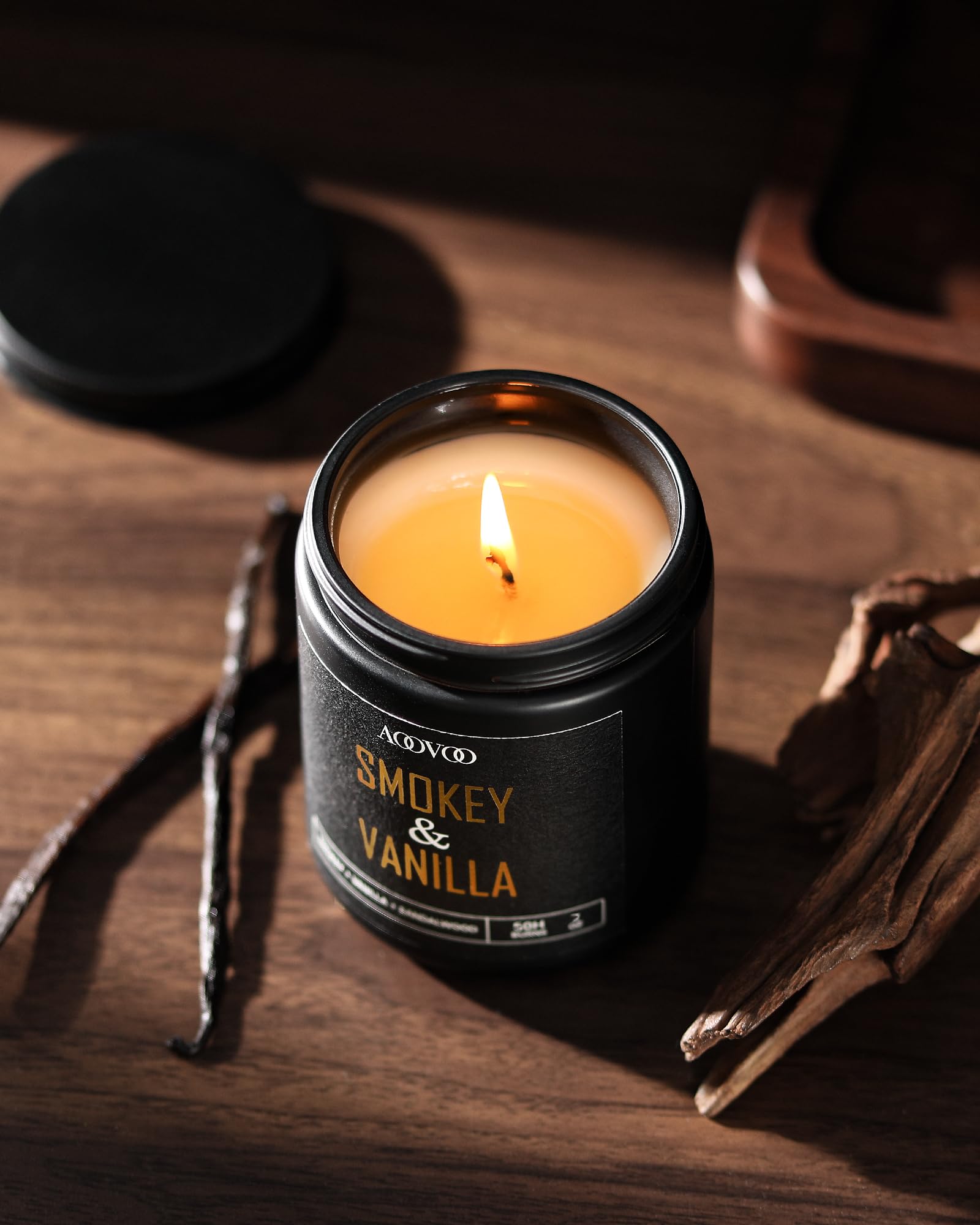 AOOVOO vanilla-whiskey-caramel-jar highlights warm, inviting aroma with long burn.