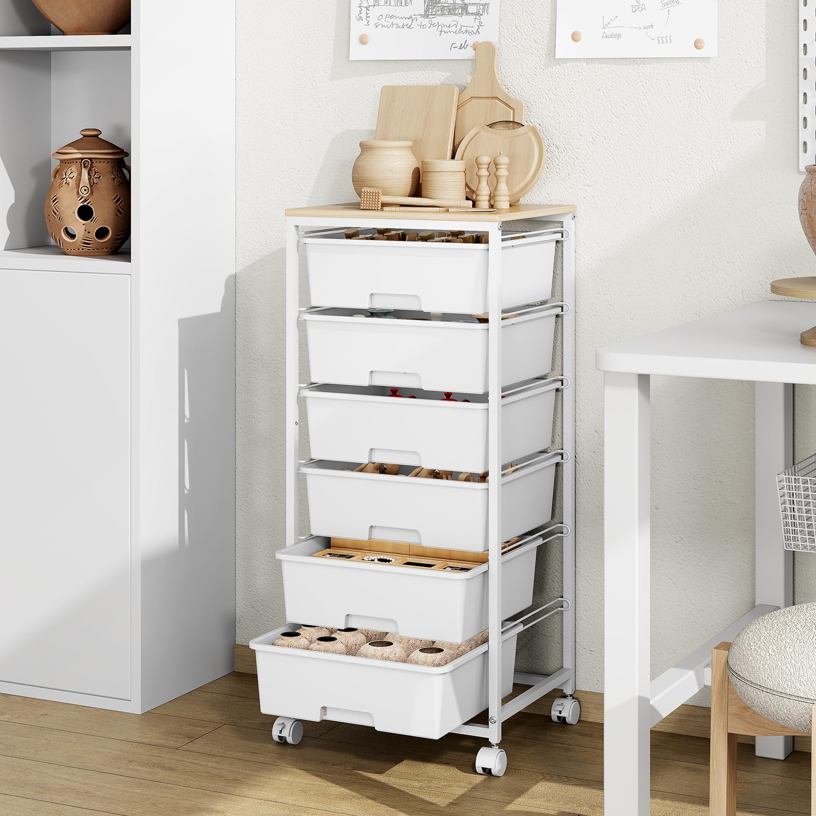 APEXCHASER drawers keep supplies neatly at hand.