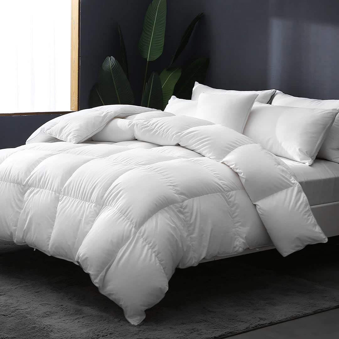 APSMILE premium white duck feathers provide plush warmth and loft.
