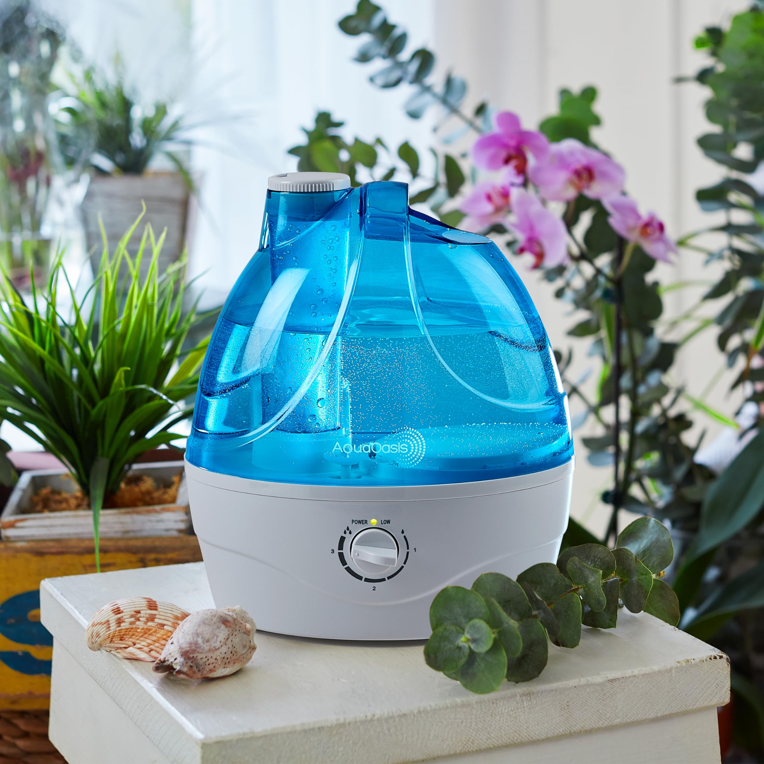 AquaOasis adjustable mist levels adapt to room size and comfort.