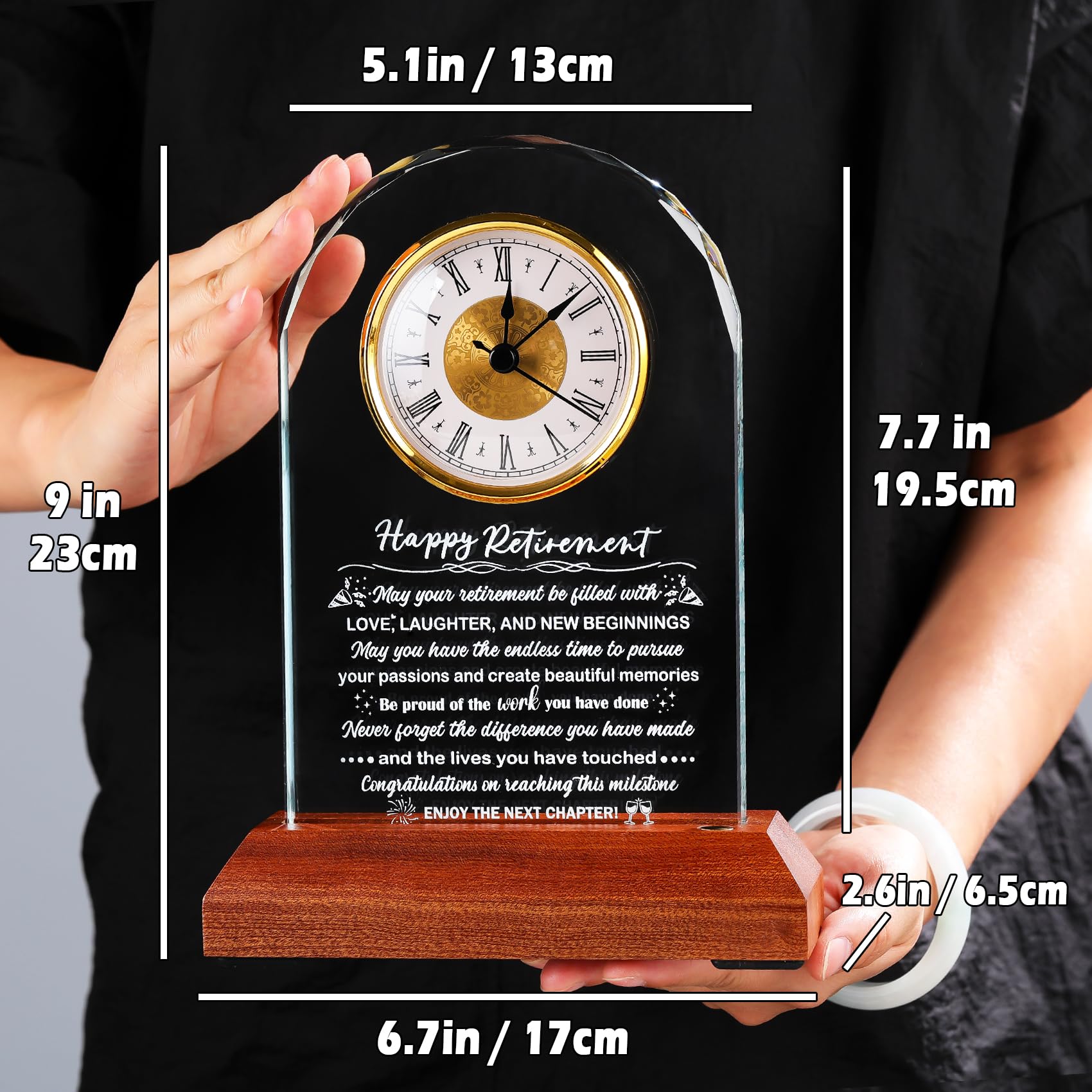 Arikyrist glass retirement clock engraving details add elegant sentiment.