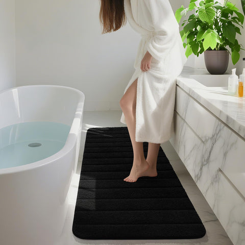 AROGAN rubber-backed mat grips slick floors to stay in place