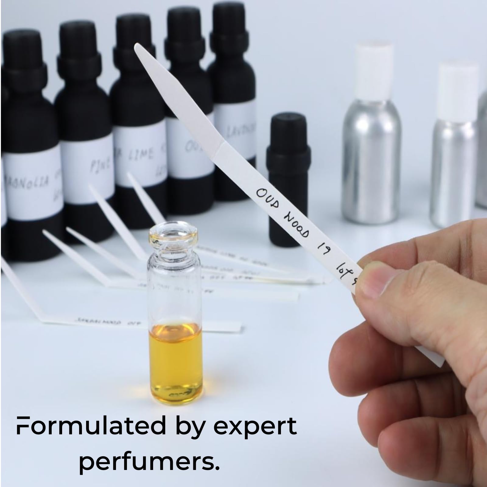 Long lasting diffusion visual showing sustained fragrance in large rooms.