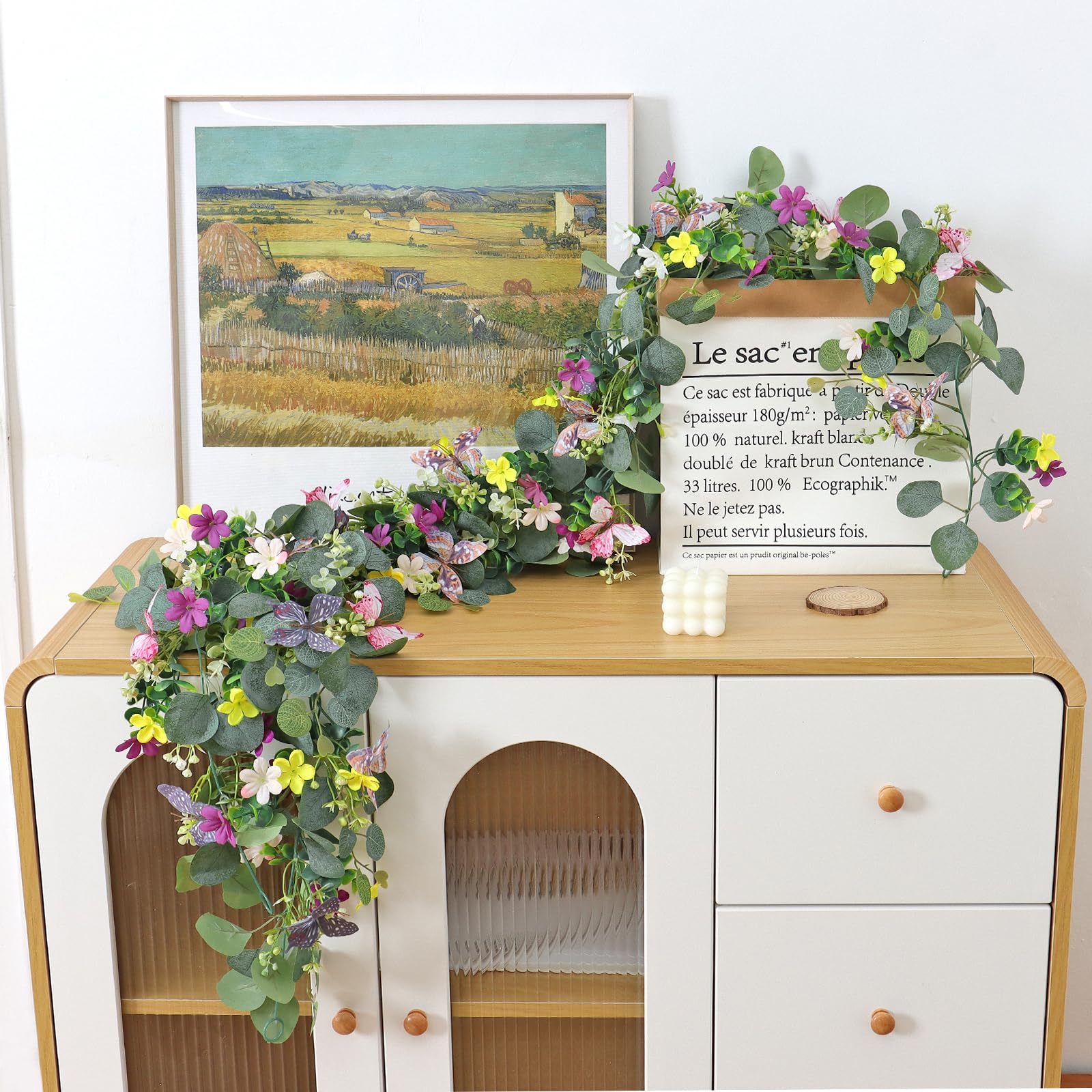 ASTNIC daisy garland decor suits living rooms and bedrooms.