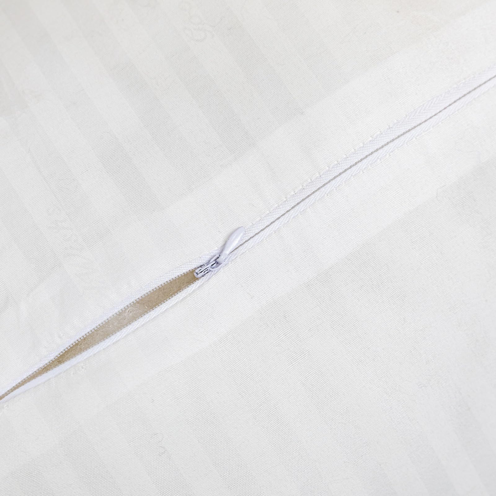 Asuprui Pouf Filler bottom zipper makes adding extra stuffing easy.