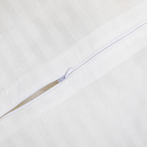 Asuprui Pouf Filler bottom zipper makes adding extra stuffing easy.