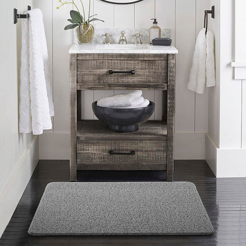 Asvin bath mat protects tub surfaces with a stable grip.