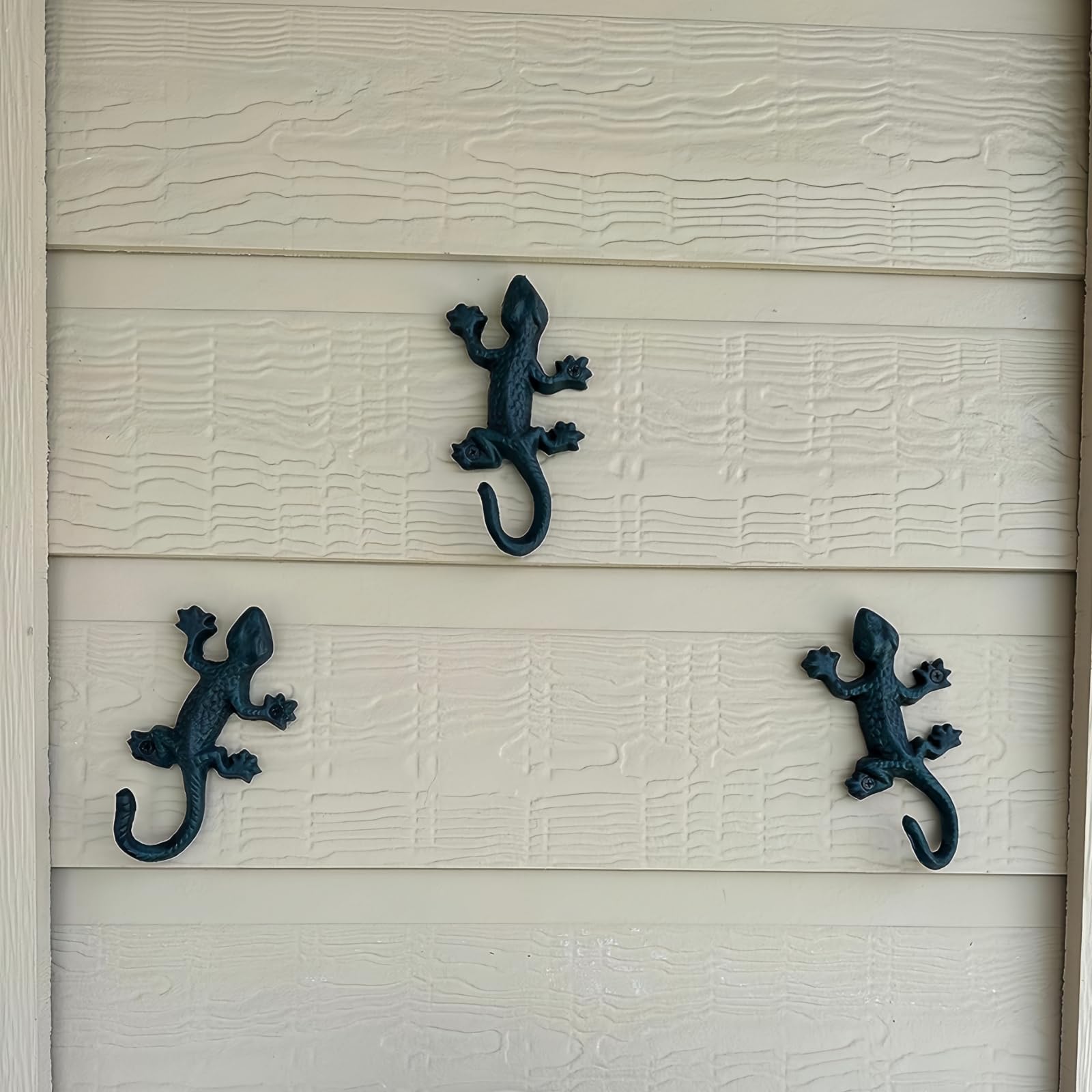 Auafanzy gecko wall hook four-pack offers versatile organization.
