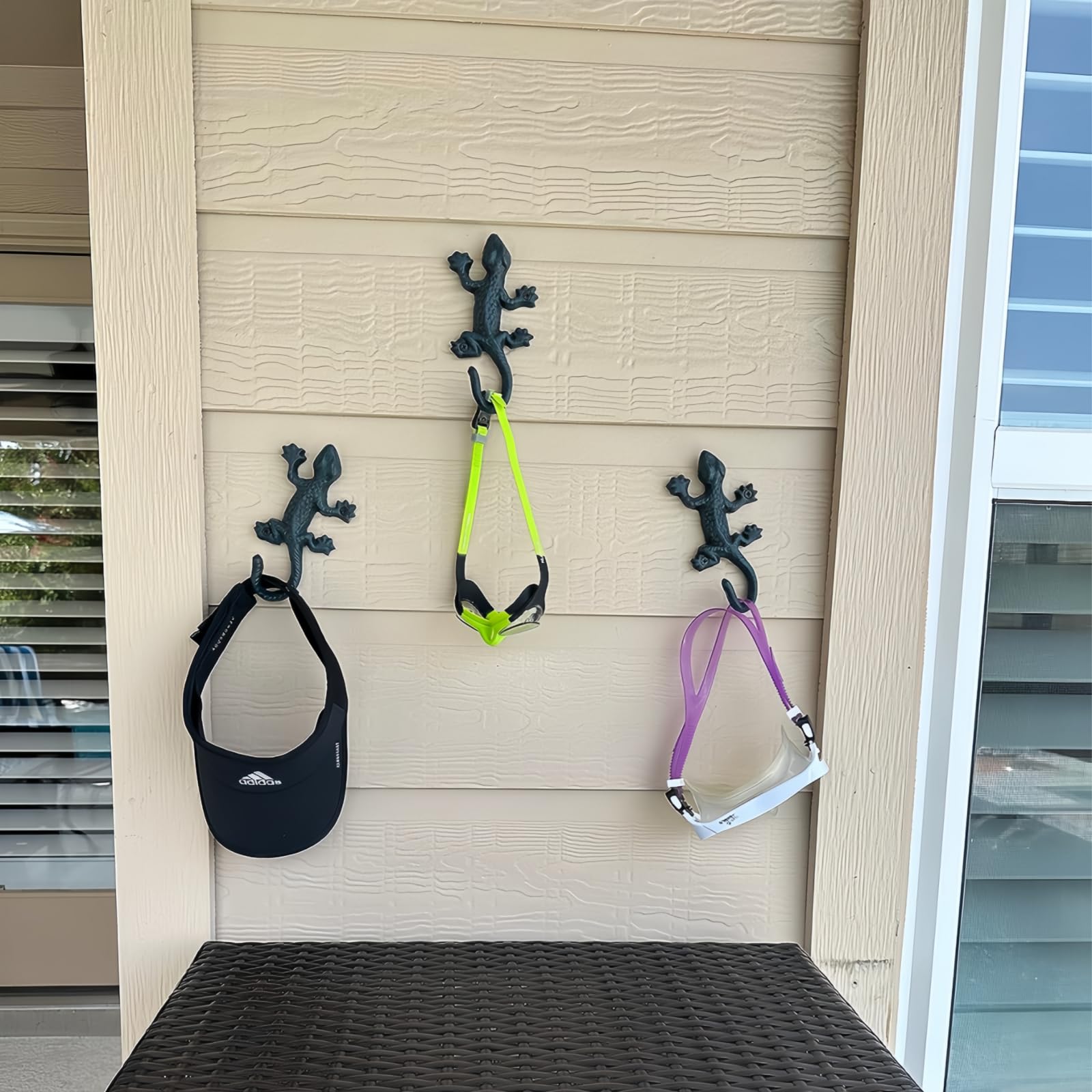 Rustic retro decor featuring the gecko hook adds wall charm.