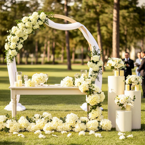 Auihiay wedding centerpiece hydrangea enhances tables with champagne tones.