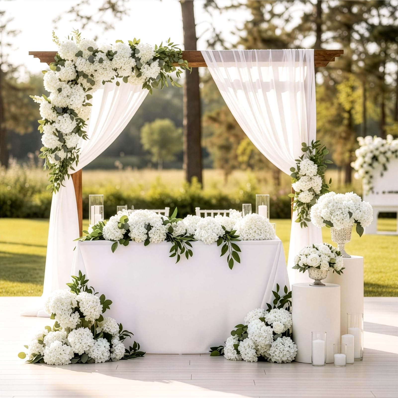 Auihiay dining table decor with ivory hydrangea accents.
