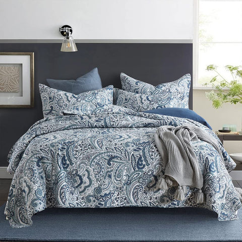 Autumn Dream bedspread king setup showing breathable, plush fabric.