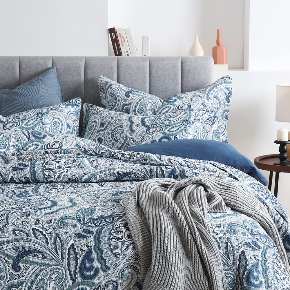 Autumn Dream reversible quilt stitch detail highlights dense, durable seams.