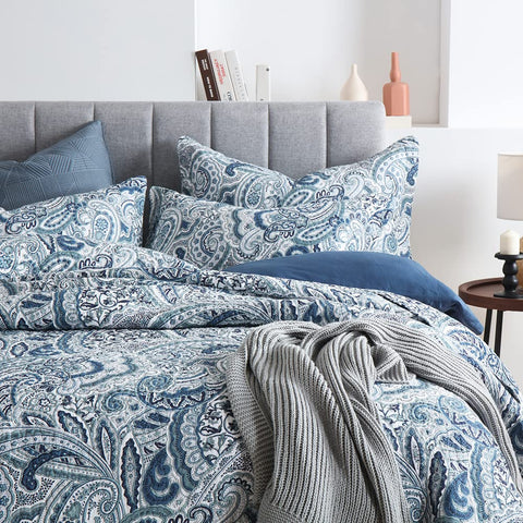 Autumn Dream reversible quilt stitch detail highlights dense, durable seams.
