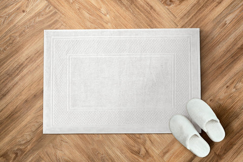 Avalon Towels White Bath Mat machine washable for easy care