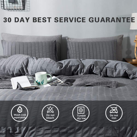 AveLom pet-friendly seersucker resists pet hair for cleaner stays
