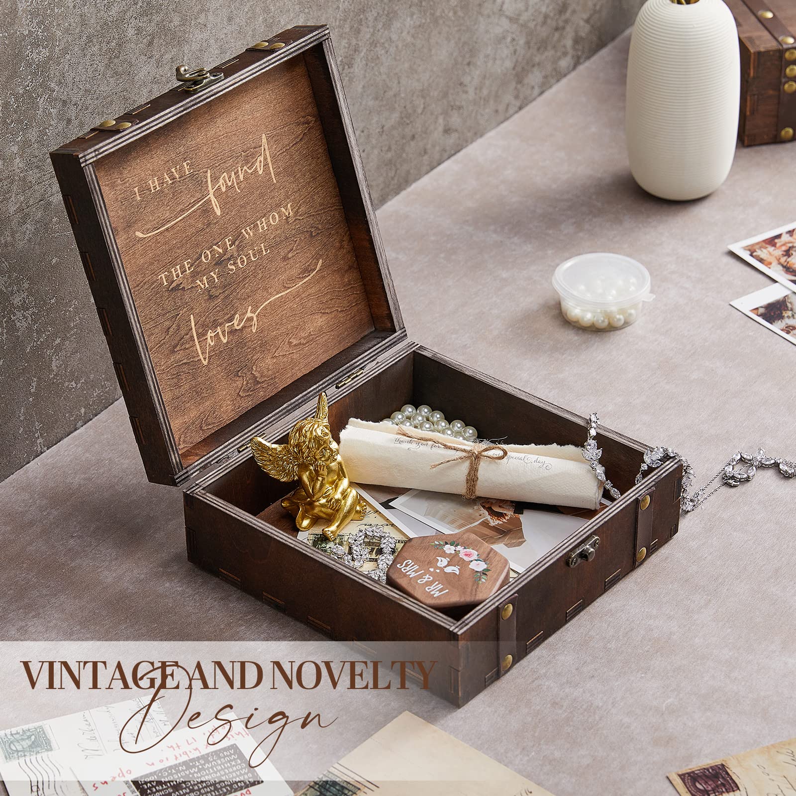 AW BRIDAL sturdy hinged lock ensures secure keepsakes.