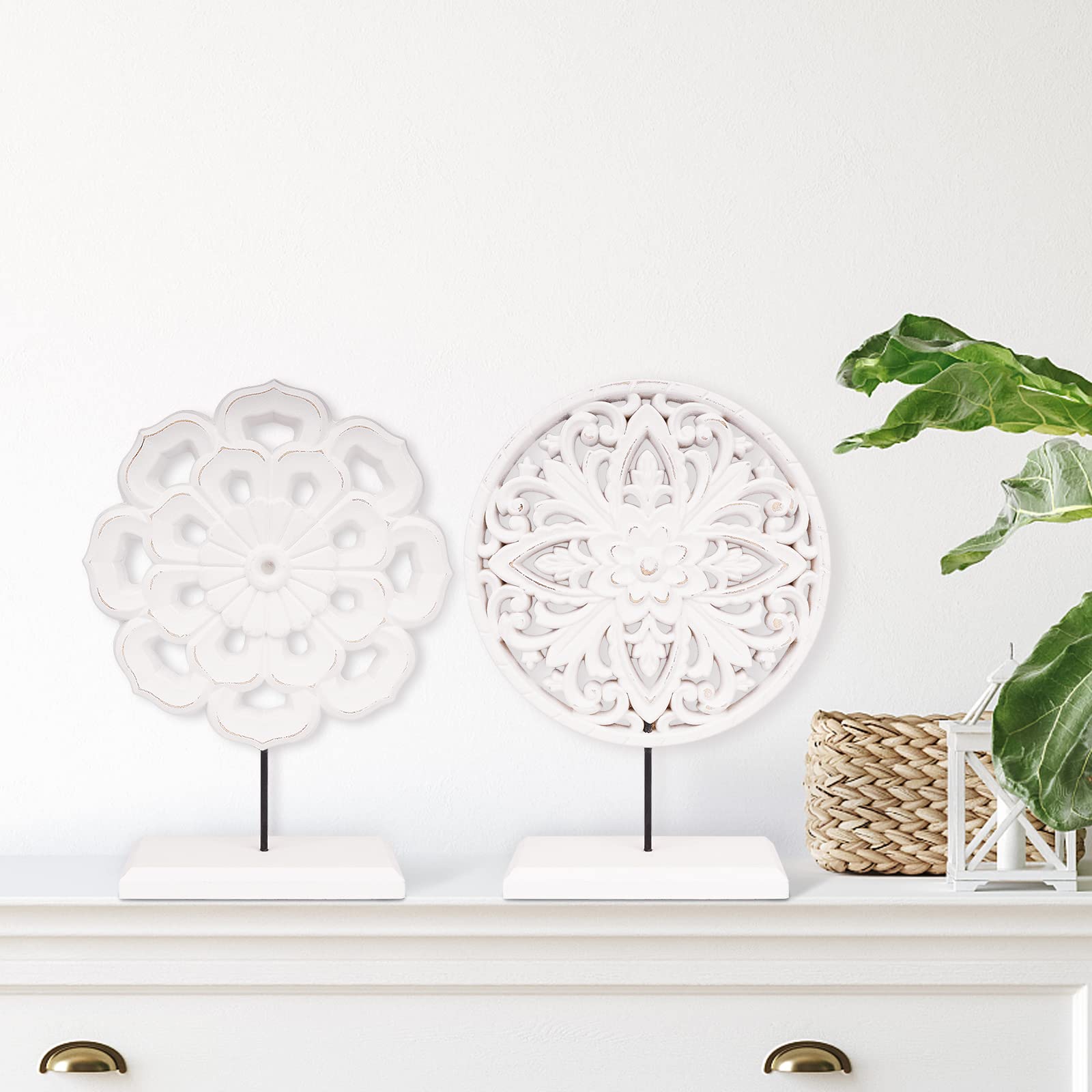 AXEARTE medallion measures 7.9 by 11 inches for balanced display.
