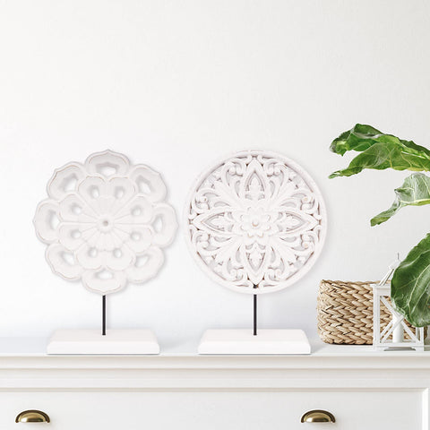 AXEARTE medallion measures 7.9 by 11 inches for balanced display.