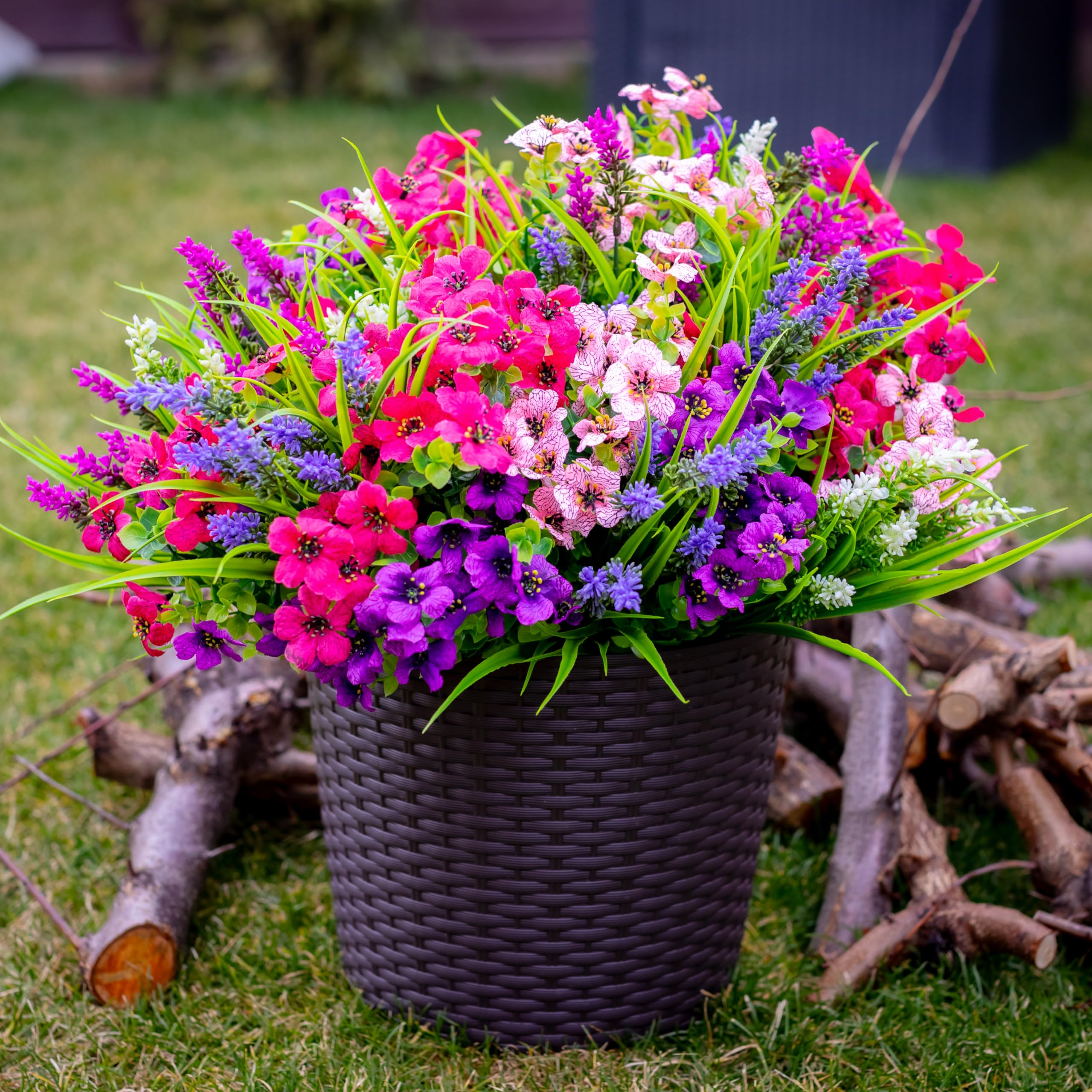AXYLEX 16 bundles provide flexible outdoor decor options.