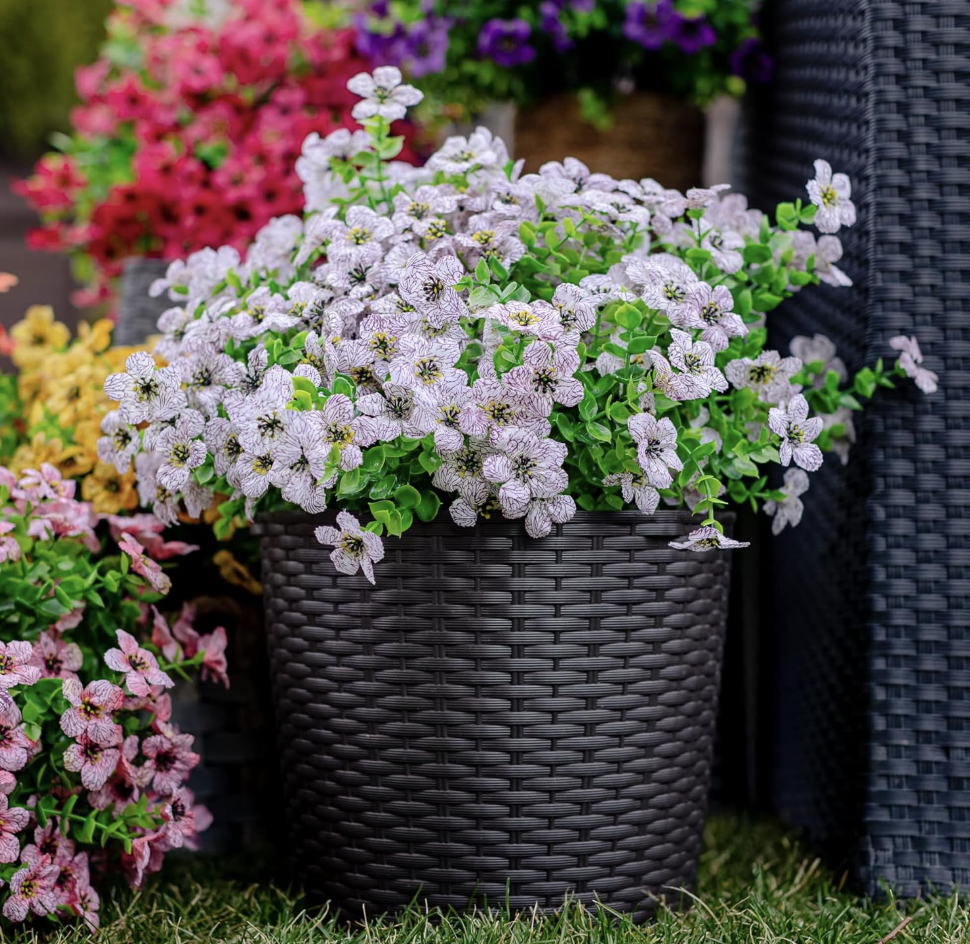 AXYLEX 14-inch bundles resemble real greenery for a lush look.