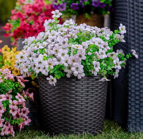 AXYLEX 14-inch bundles resemble real greenery for a lush look.