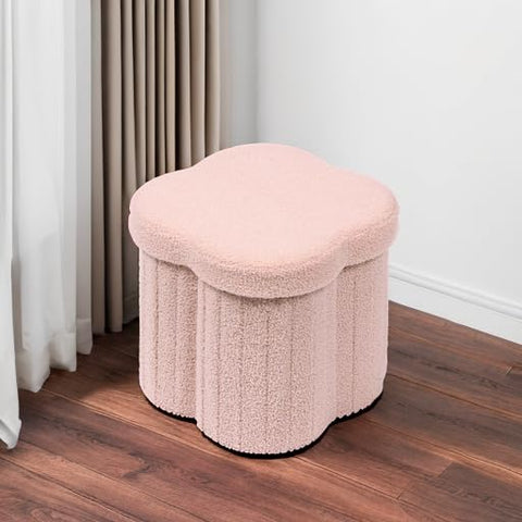 B FSOBEIIALEO multipurpose ottoman used as extra seating in living room.