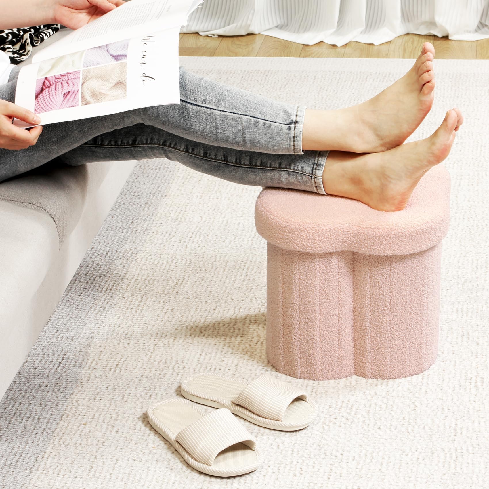 B FSOBEIIALEO compact ottoman folds flat for easy storage.
