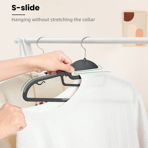 BAGAIL 360-degree swivel hook enables flexible access for outfits.