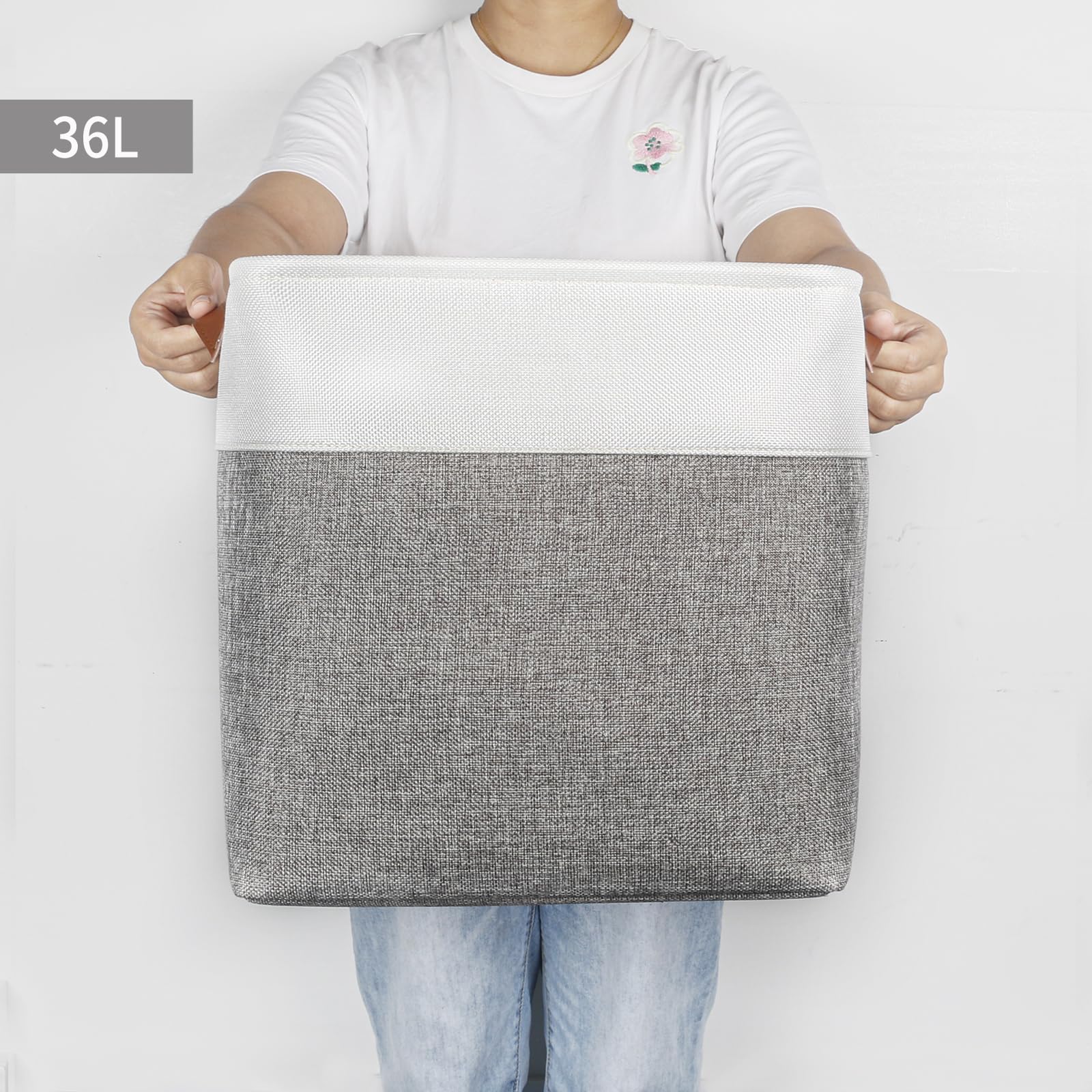 Bagnizer leather-style handles offer easy grip during transport.