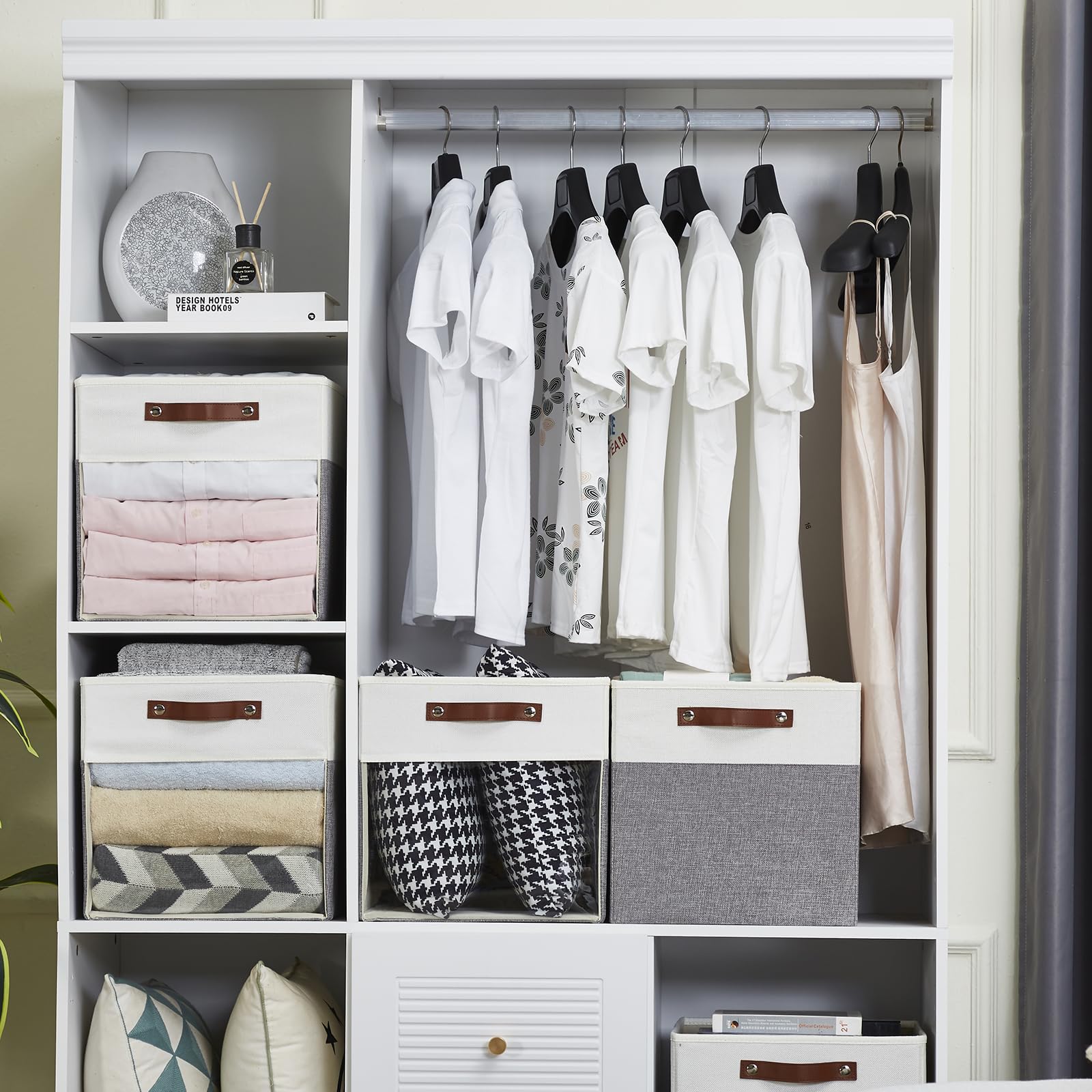 Bagnizer bin showing gray white color and visibility