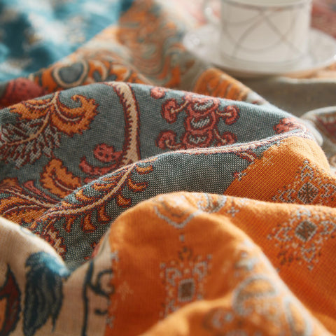 Bailix machine-washable blanket for convenient care.