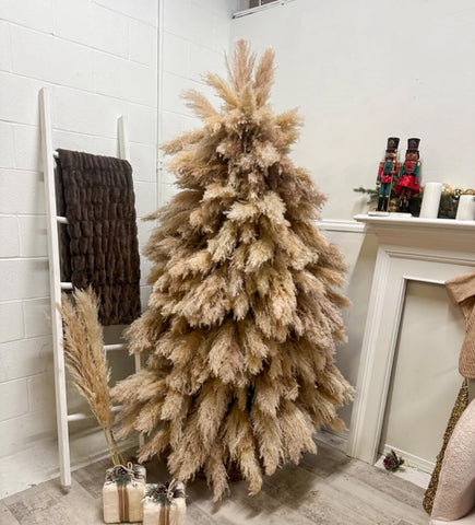 Bannifll pampas grass for tabletop or mantle display.
