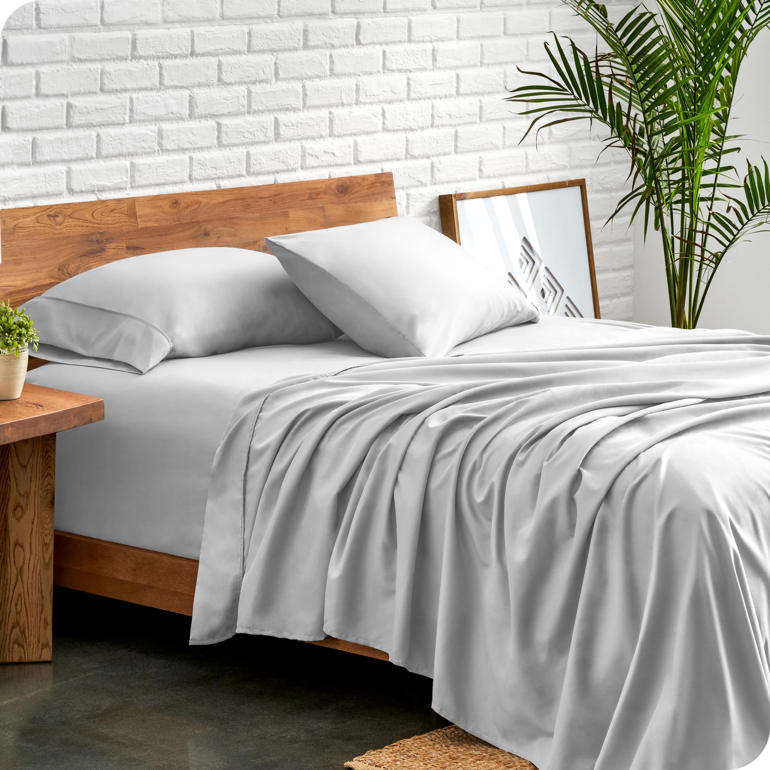 Bare Home queen fitted sheet with elastic all around holds mattress securely