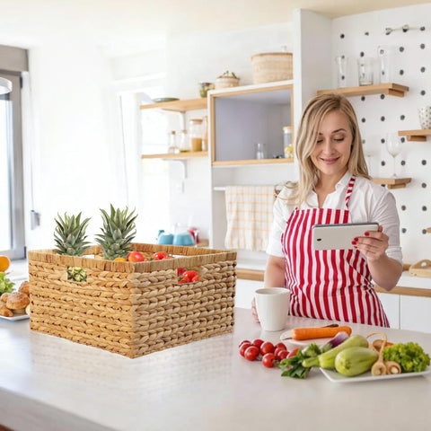 BARIEN sturdy internal-frame basket maintains shape when loaded.